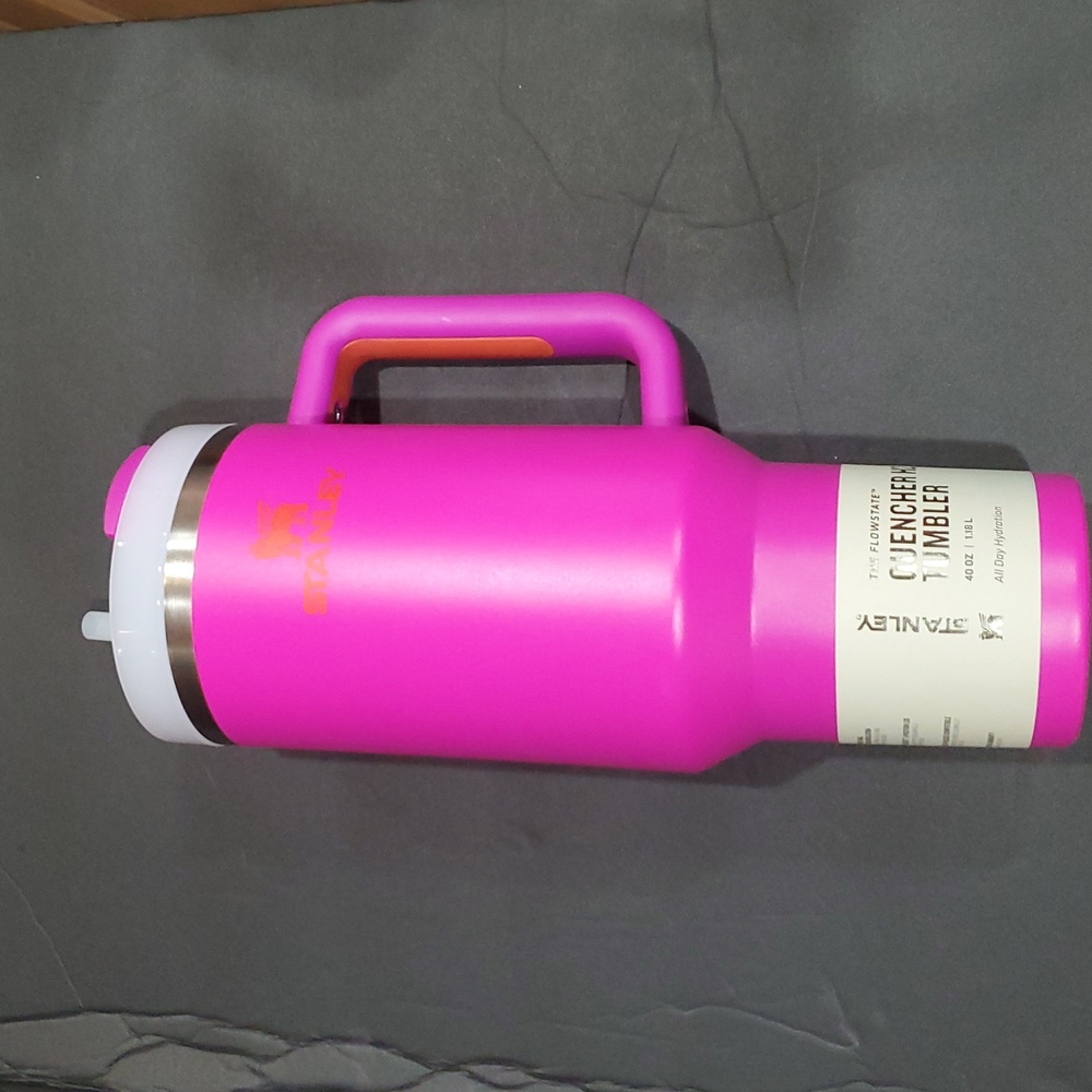 Stanley pink magenta 40oz quencher h20 tumbler with straw brand new - Picture 9 of 9